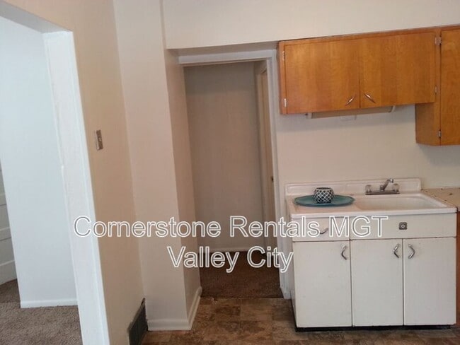 Building Photo - 309 College St SE