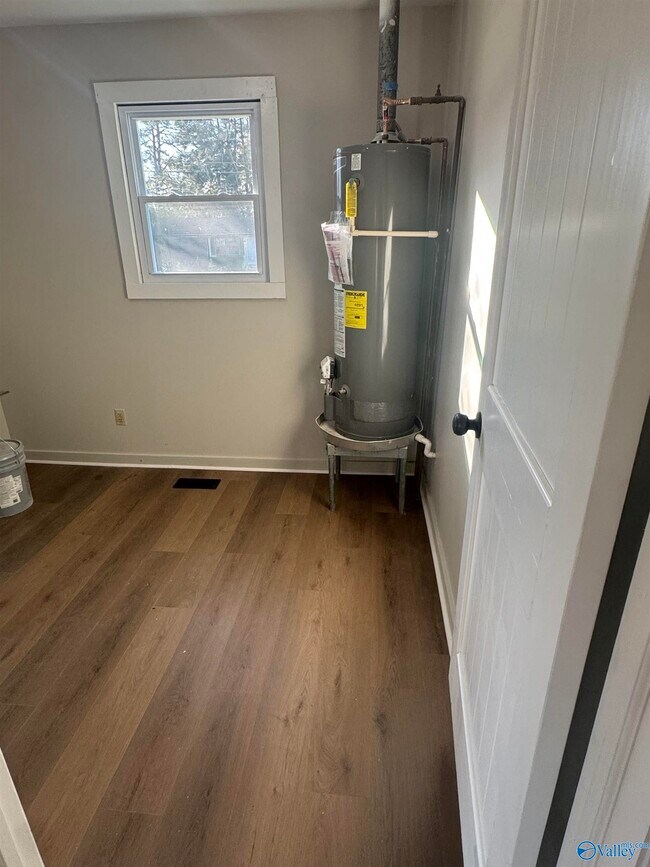 Building Photo - 1601 Armstrong St NW