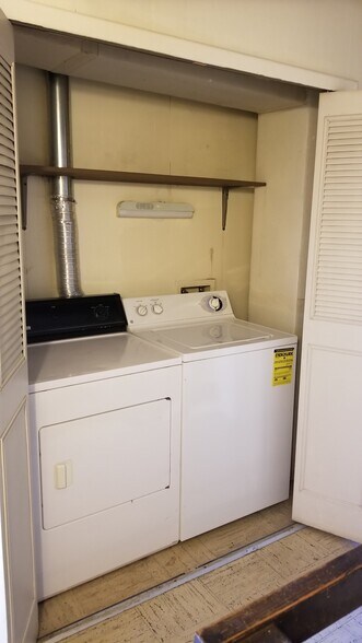 Building Photo - 2752 University Ave