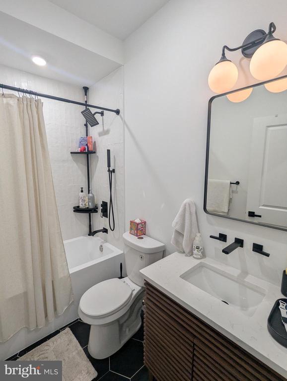 Building Photo - 2050 Fairmount Ave