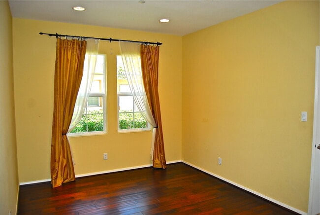 Building Photo - Spacious 4 Bedroom Townhome in Airoso of Carmel Valley