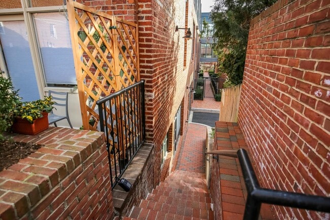 Building Photo - 2516 Q St NW