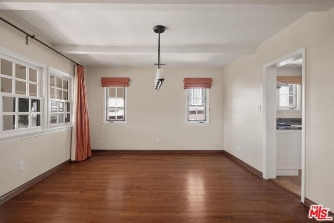 Building Photo - 10707 Wellworth Ave