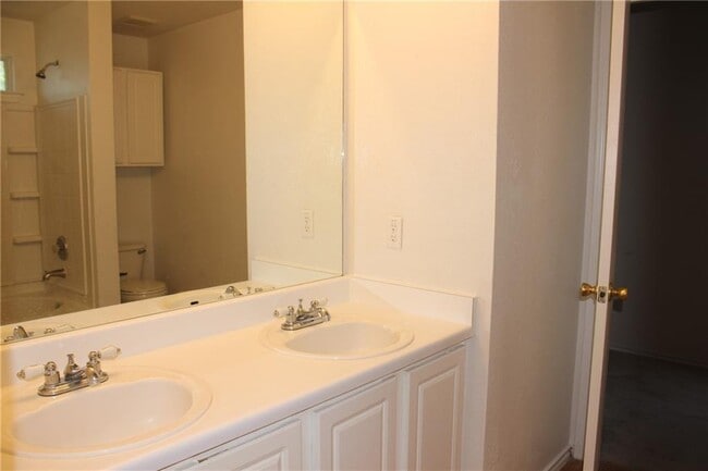 Building Photo - 107 Outfitter Dr