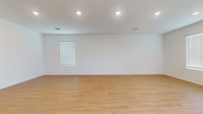 Building Photo - 27014 Breakaway Ln