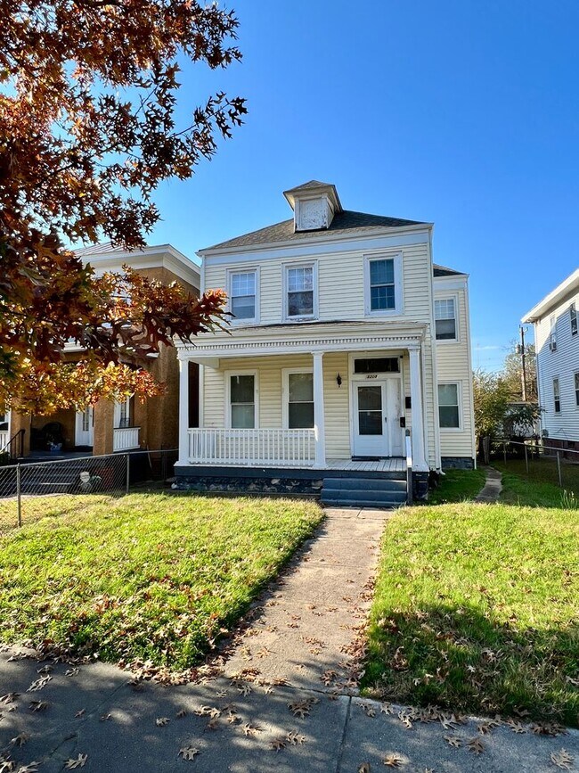 Primary Photo - 3208 Carolina Ave