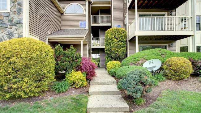 Building Photo - 392 Carhart Ct