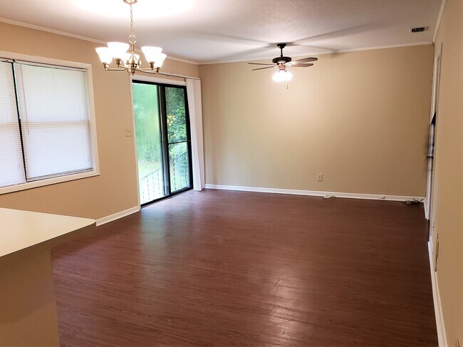 Building Photo - 2318 Vinkara Dr