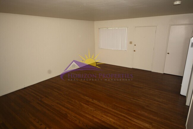 Building Photo - 2252/2254 Royale Rd