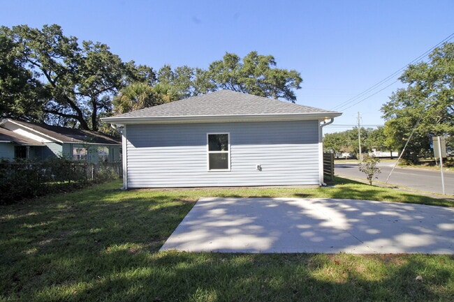 Building Photo - Brand New Construction in Downtown Pensacola!