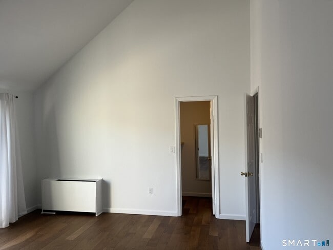 Building Photo - 9 River Rd