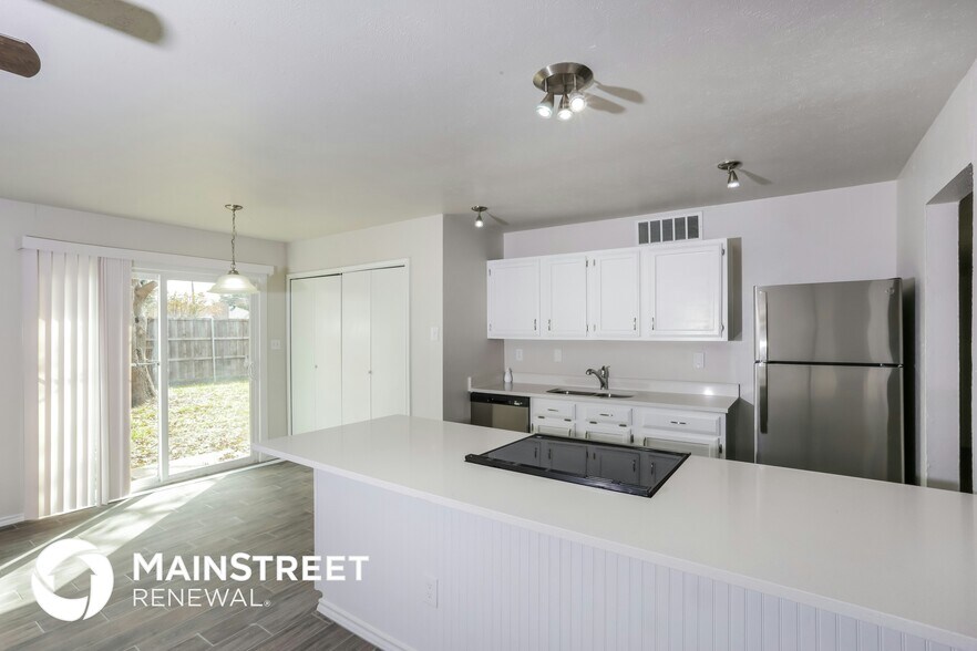 Building Photo - 603 Woodcrest Way