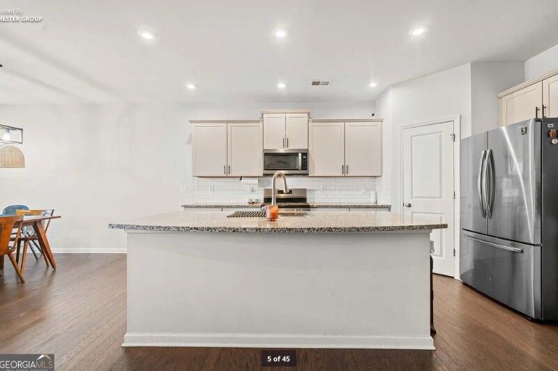 Building Photo - 828 Royal Red Ct