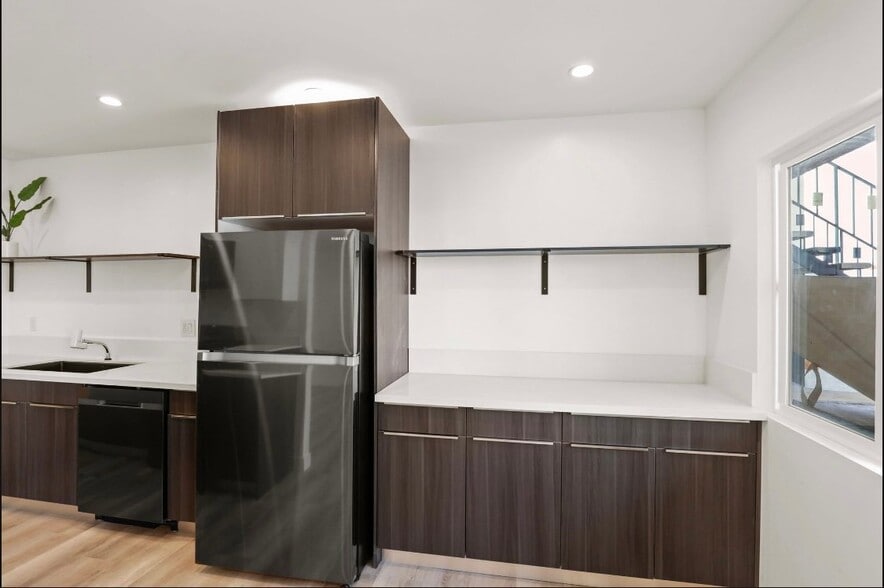 Building Photo - 2561 W Ave 30