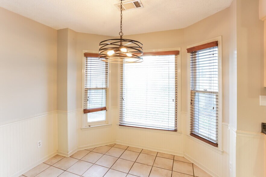 Building Photo - 805 Wood Wren Cove