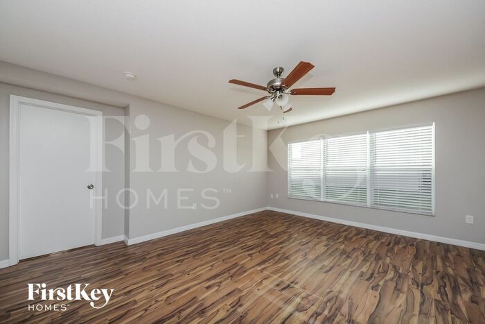 Building Photo - 227 Verdi St