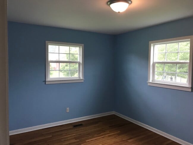 Building Photo - 1601 Woodvale Dr NW