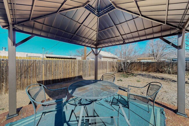 Building Photo - Charming NE Heights 3 Bedroom 2 Bath