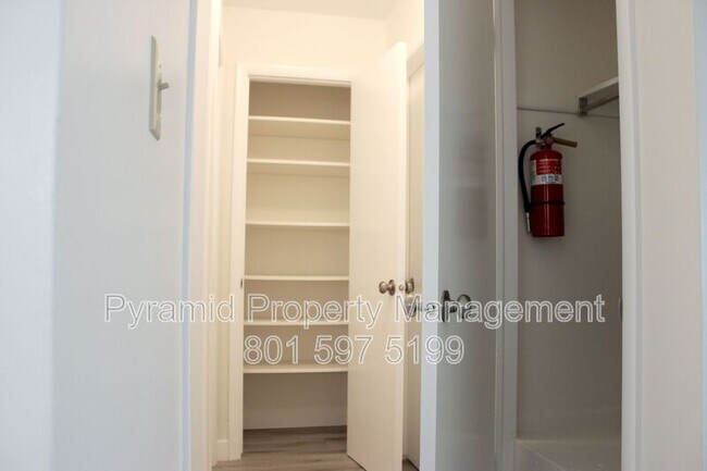 Building Photo - 825 E 760 N