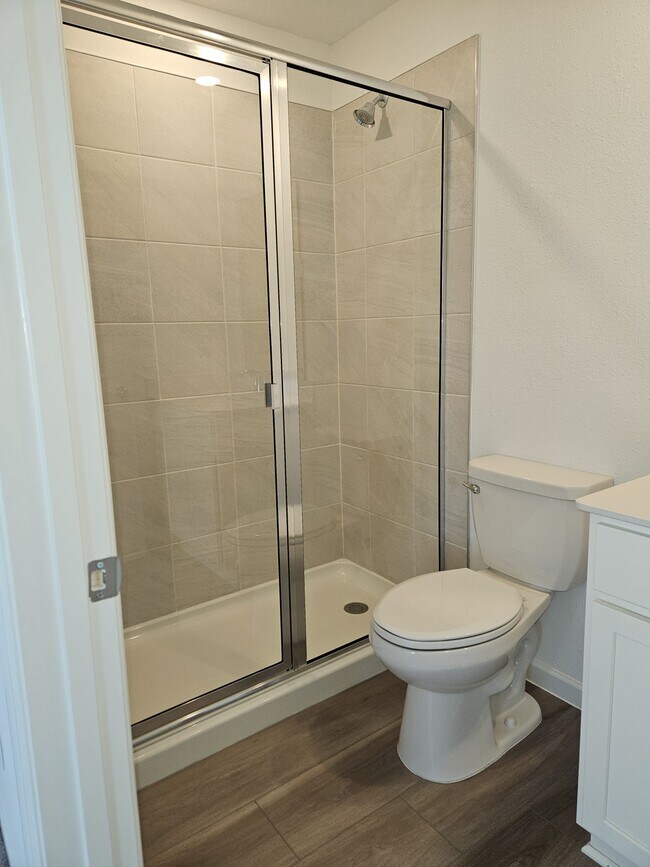 Building Photo - 717 Holly Lakes Dr