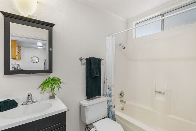 Building Photo - FOR RENT 1Br/1Ba 626 Sf Second Floor Condo...