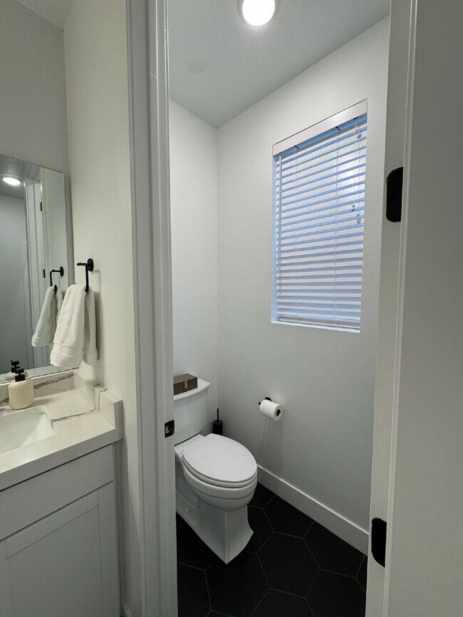 Building Photo - "Spacious 4-Bed Townhouse with Scenic Views & Rooftop Patio in American Fork!"