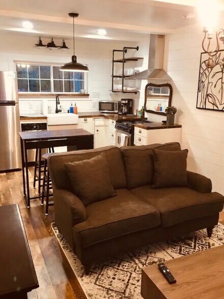 Fully stocked kitchen and comfy couch in living room - 510 Auburndale Ave