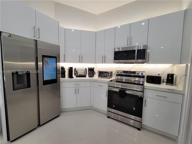 Building Photo - 237 SW 47th St