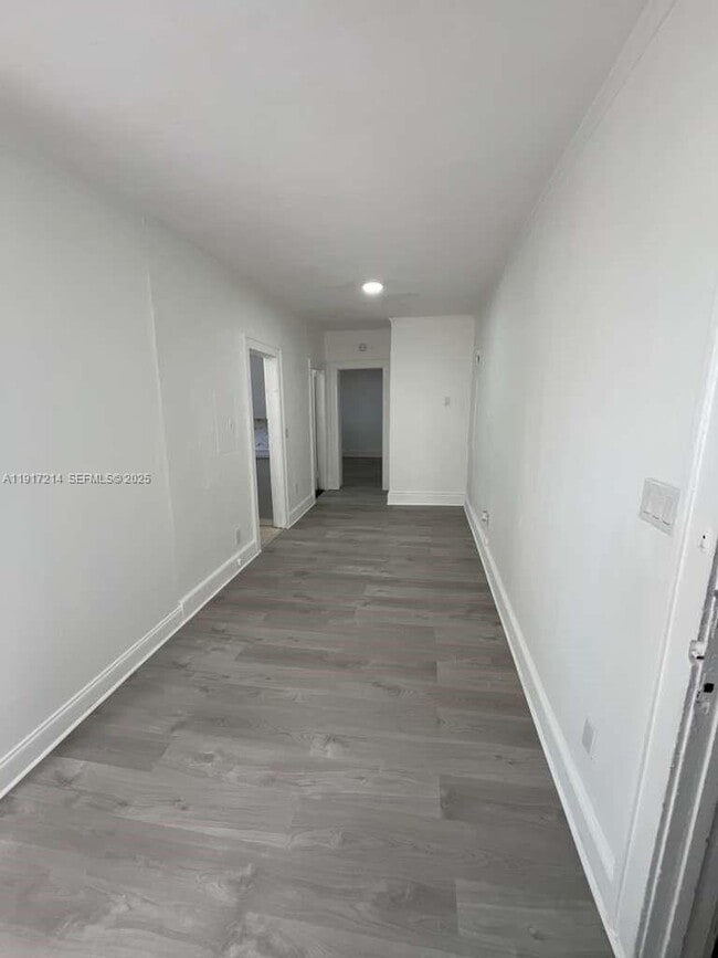 Building Photo - 1560 SW 5th St