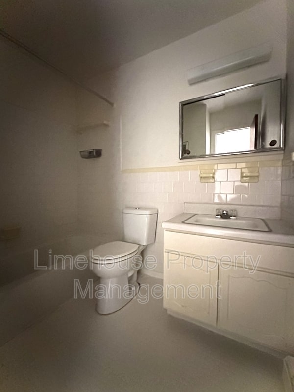 Building Photo - 4428 Ocean View Ave