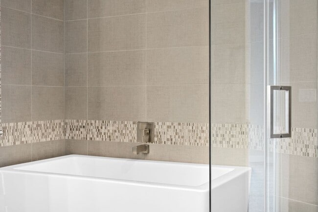 Building Photo - 6th Floor 1BD, 1.5BA Condo at the Lakehouse off Sloan's Lake