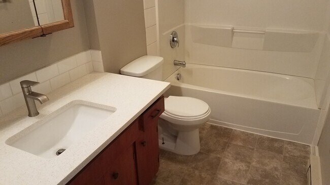 Building Photo - 312 N Silver Lake Ave