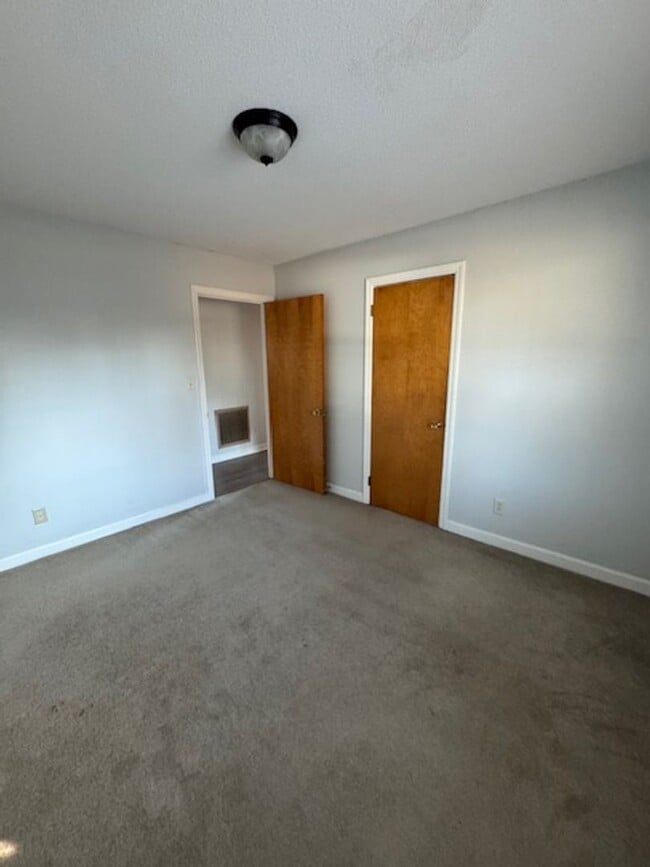 Building Photo - 123 Bear Creek Rd