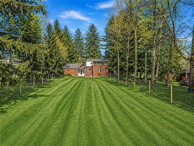 Building Photo - 1060 S Hermitage Rd