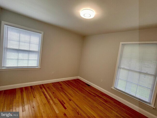 Building Photo - 3108 Waverly Dr