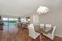 Building Photo - 500 Bayview Dr