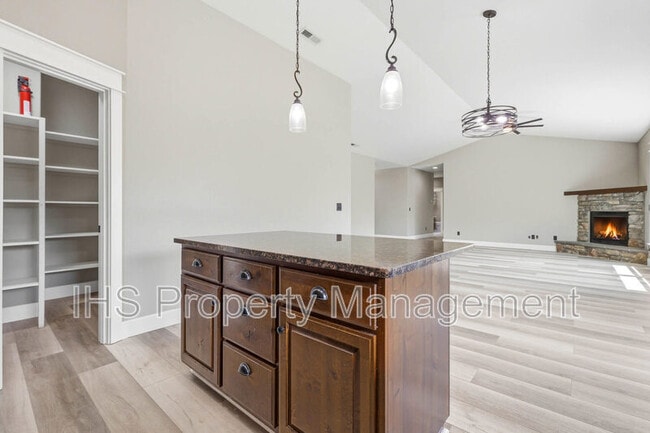 Building Photo - 4806 Tamarisk Dr