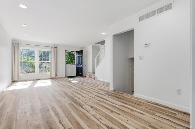 Building Photo - 1340 Kings Cove Dr E