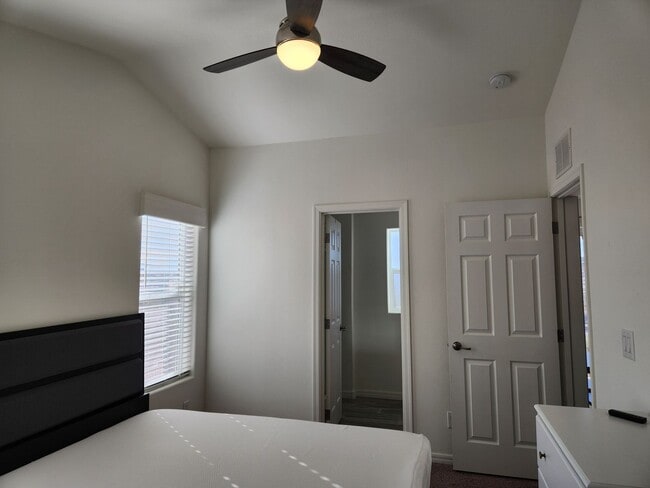 Building Photo - Adorable 2 bed / 2 bath home - New Build