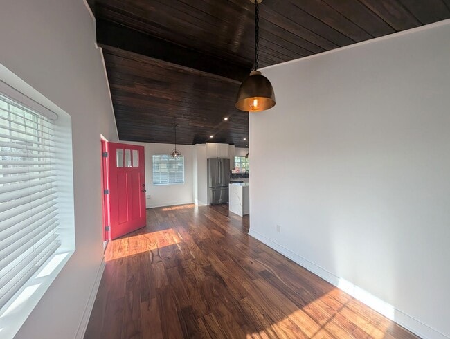 Building Photo - Beautifully Renovated 2 Bedroom in Oceanside!
