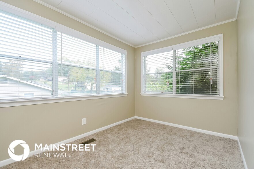 Building Photo - 1004 Delaney Dr