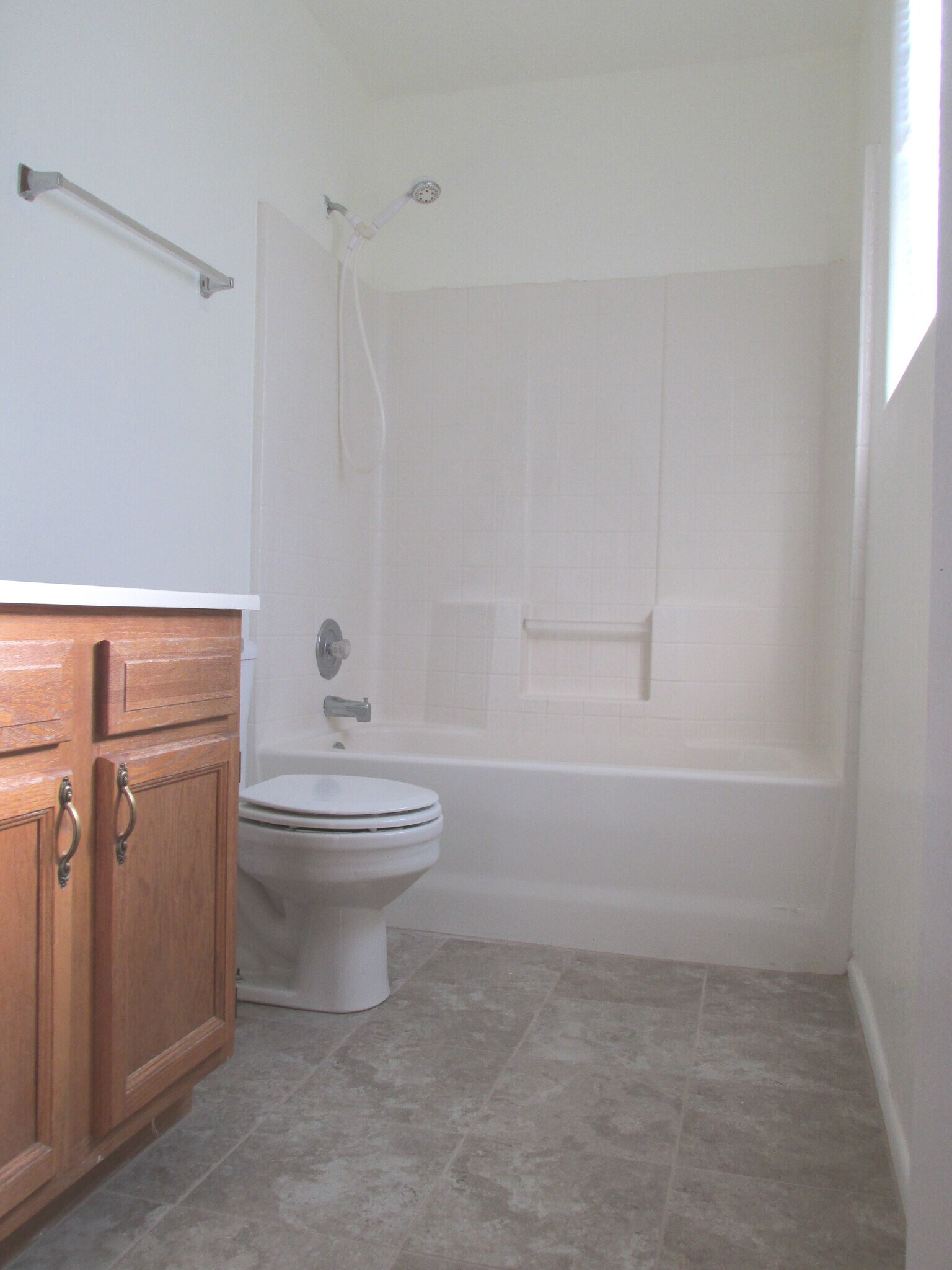 Master Bath - 631 N Sartillion Ave