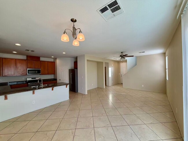 Building Photo - Beautiful 5 bedroom House