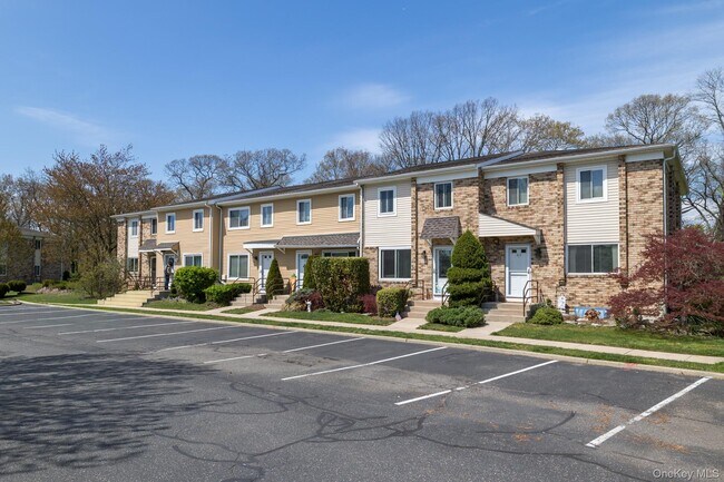 Building Photo - 73 Town House Dr