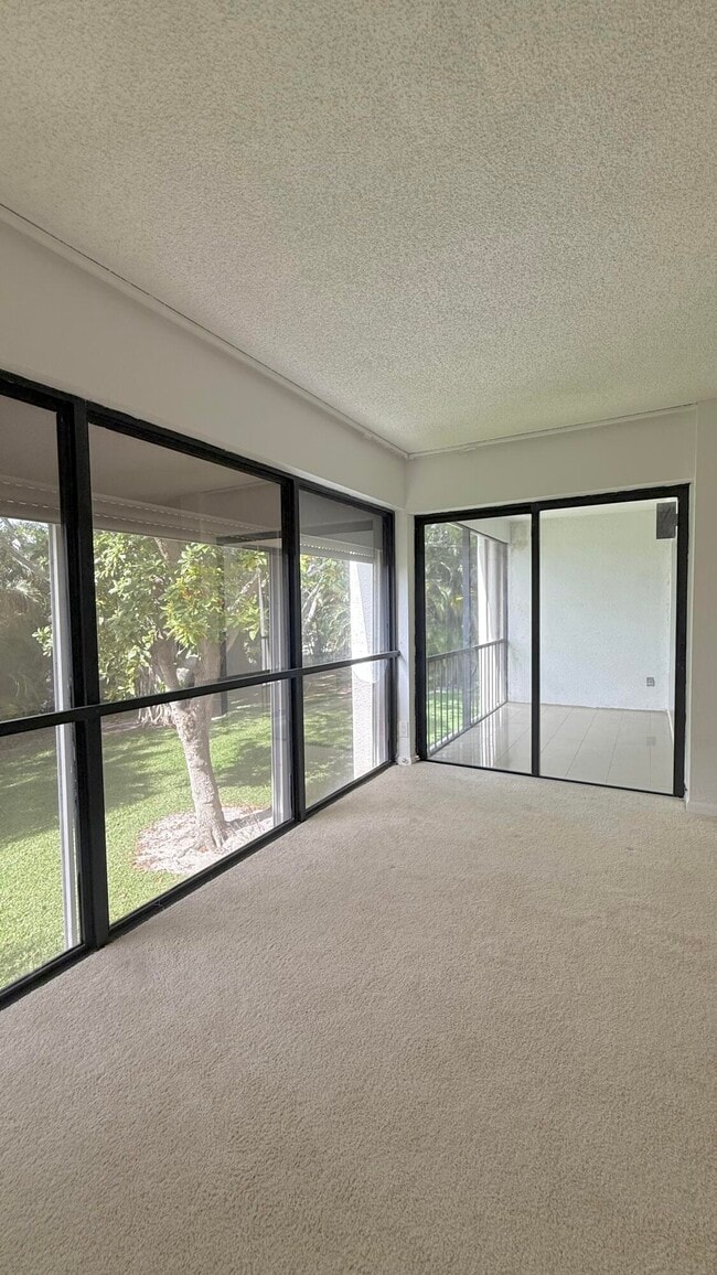 Building Photo - 1739 Embassy Dr