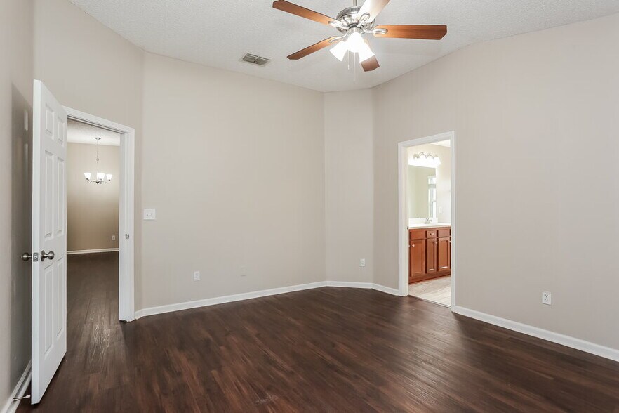 Building Photo - 8628 Springtree Road