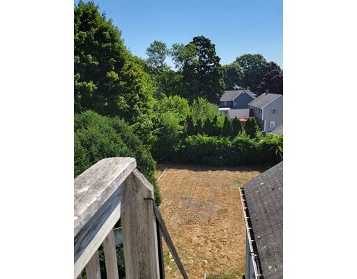 Building Photo - 33 Oak St