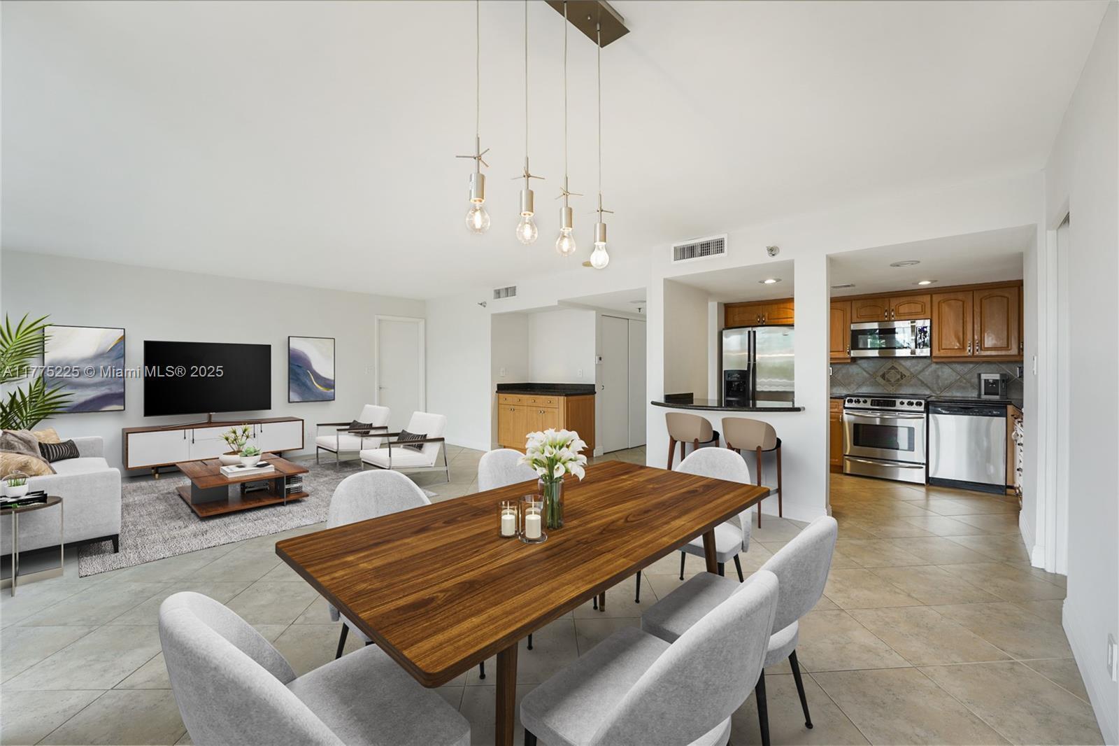 Building Photo - 2025 Brickell Ave