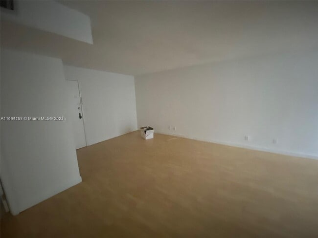 Building Photo - 17021 N Bay Rd