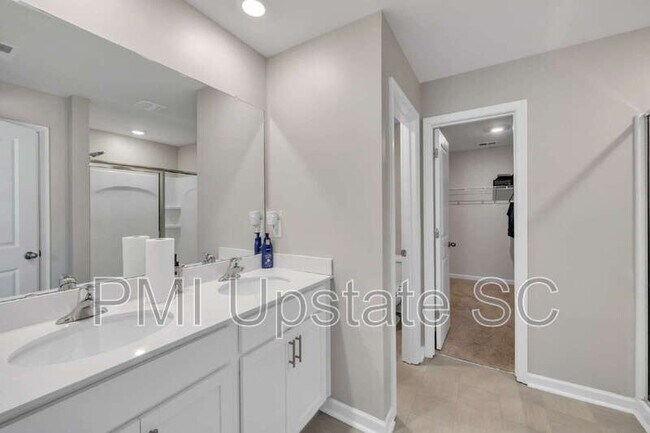 Building Photo - 207 Bridlewood Ln